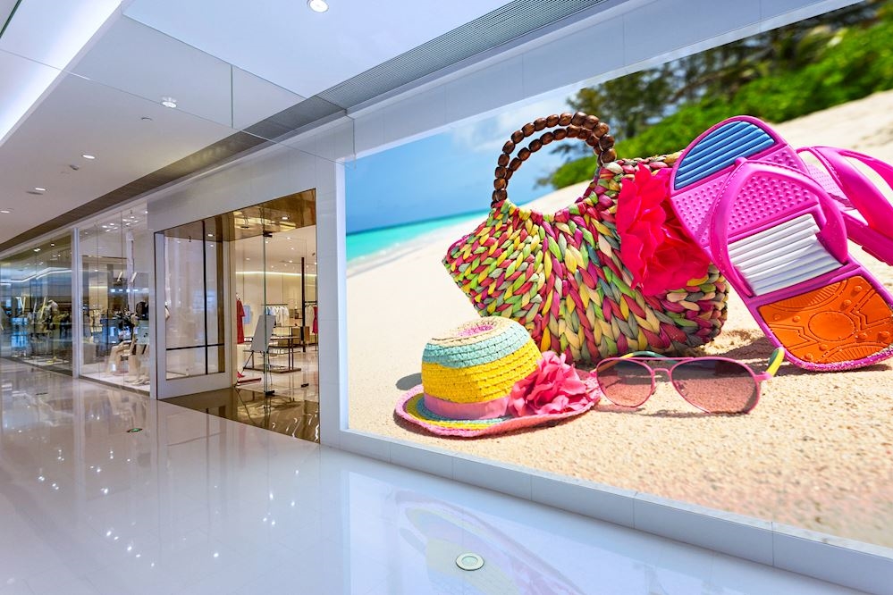 Pantalla de uso profesional UHD261056 LED Display de 271"UHD 4K de interior - alta resolución y alta luminosidad con 56mm