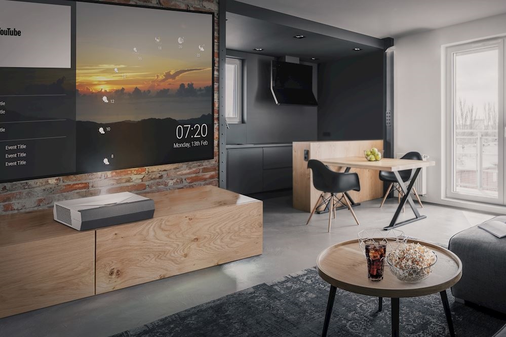 Proyector inteligente Optoma CinemaX P2 consigue una pantalla de 100" con 30cms.