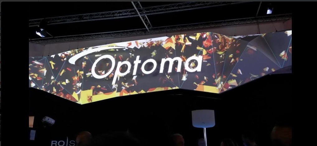 Optoma GB200 Blending ultra panorámico de arco en pantalla de 8 m